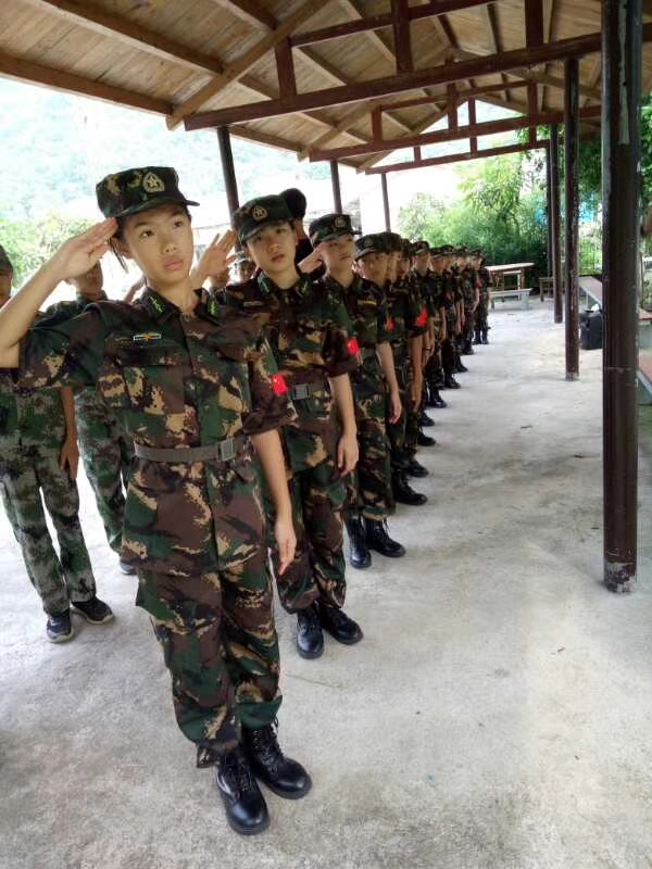 《我是小小特種兵》六天五夜素質(zhì)養(yǎng)成軍事冬令營