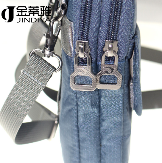 運(yùn)動斜挎背包批發(fā)  運(yùn)動斜挎背包定制 運(yùn)動斜挎背包廠家 運(yùn)動斜挎背包直銷 男士斜挎背包