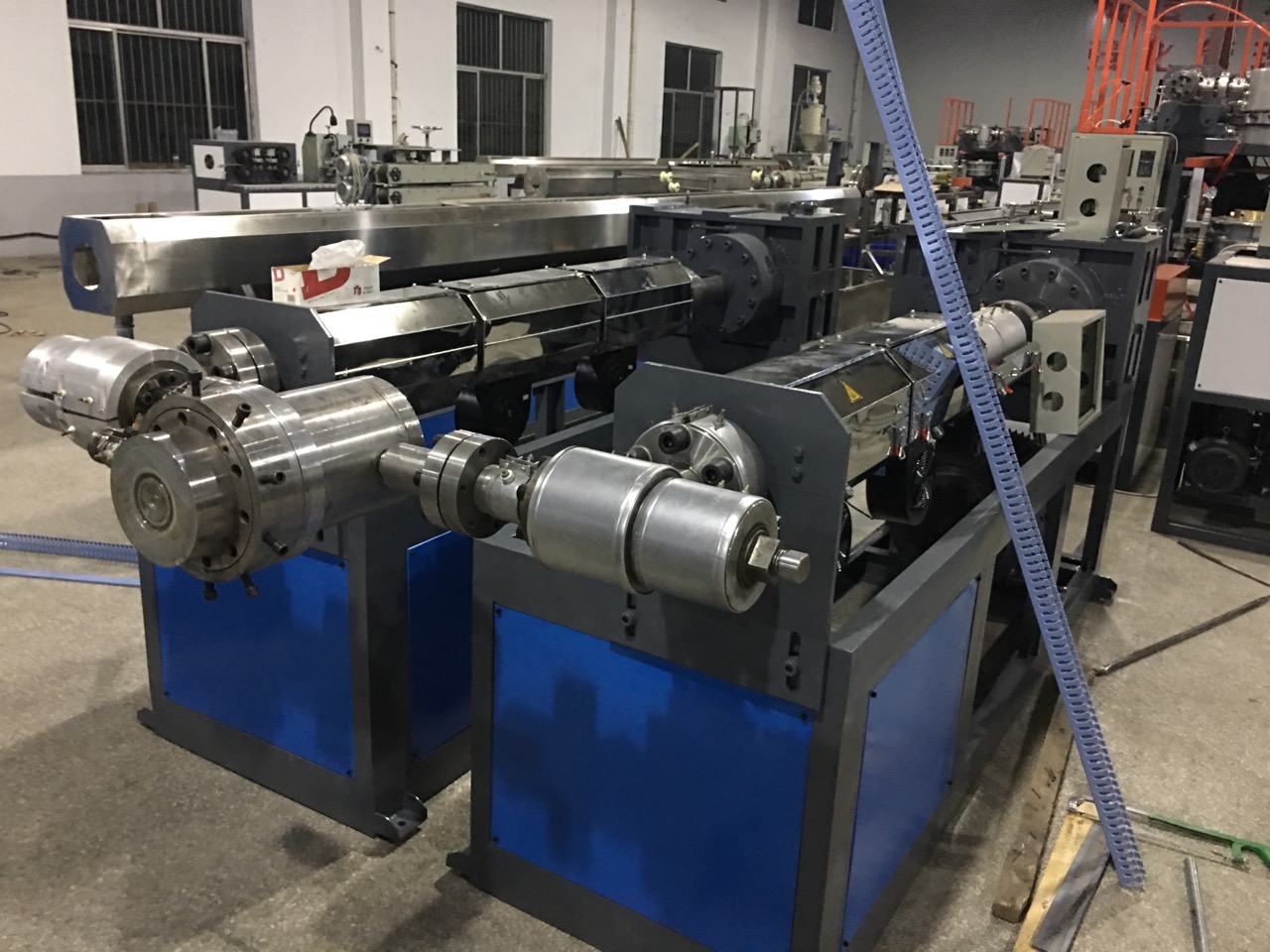 PE管拉管機(jī)PE管生產(chǎn)線