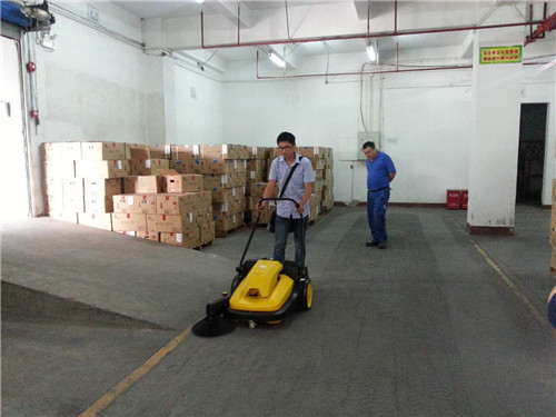 南寧掃地機(jī) 手推式電瓶掃地機(jī)