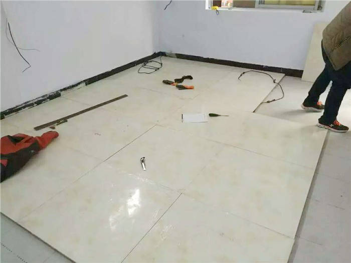 歐博德發(fā)熱木地板廠家 智能電地暖發(fā)熱木地板磚 電熱地板瓷磚