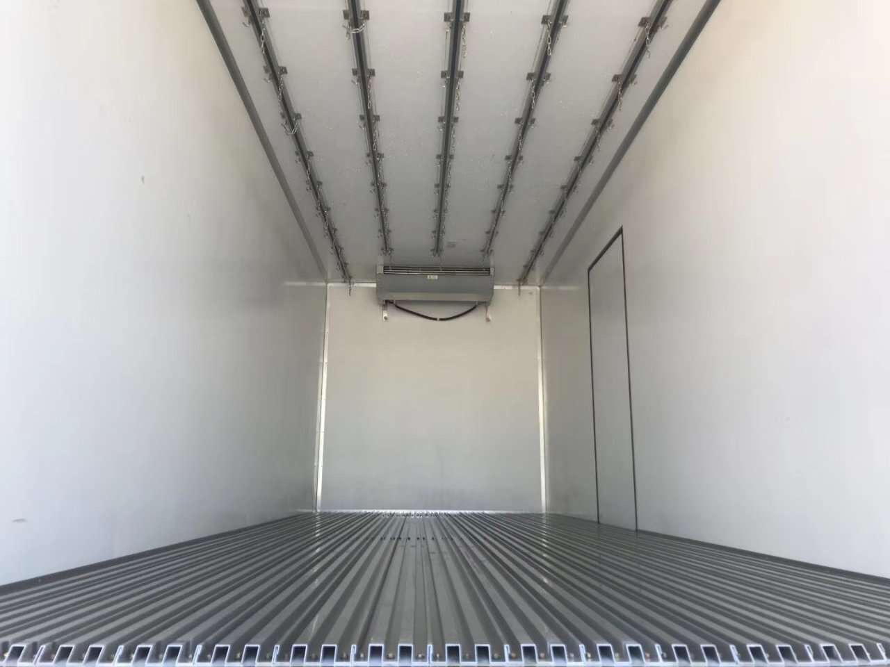 東風(fēng)天錦6.8米肉鉤冷藏車 東風(fēng)天錦6.8米肉鉤冷藏車現(xiàn)車