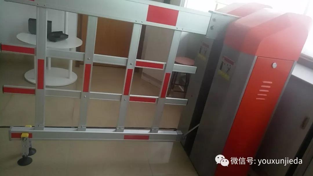 小區(qū)柵欄道閘，車輛道閘智能停車場門禁管理系統(tǒng)車輛出入口