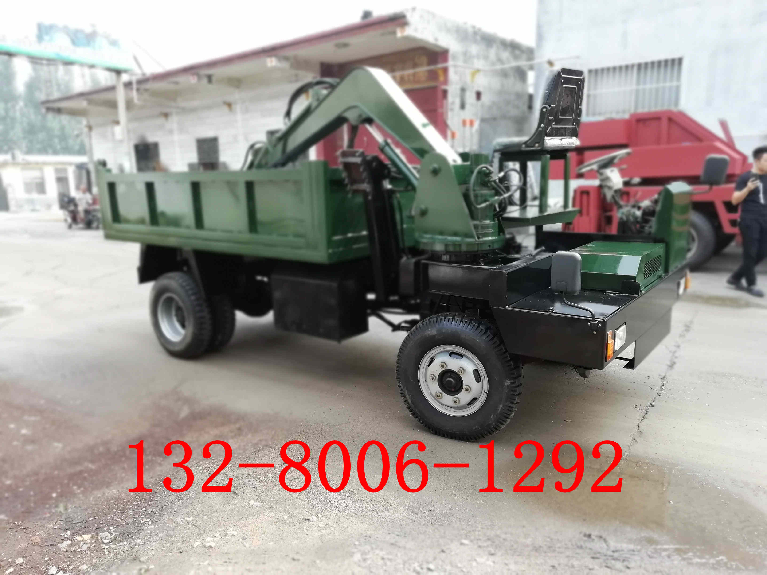 360度旋轉(zhuǎn)車載挖掘機(jī) 挖掘裝載運(yùn)輸三合一一體機(jī) 道路施工隨車挖
