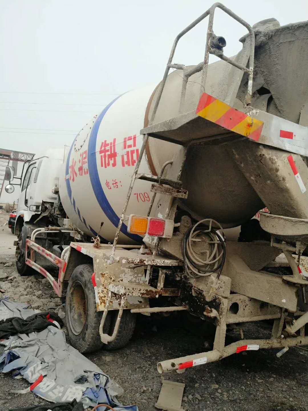 七方好攪拌運(yùn)輸車 梁山二手?jǐn)嚢柽\(yùn)輸車 二手?jǐn)嚢柽\(yùn)輸車出售 陜汽華康高配 梁山攪拌運(yùn)輸車