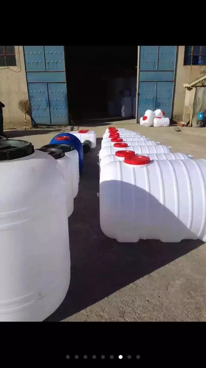 臥式塑料水桶，塑料水箱，山東塑料桶生產(chǎn)廠家