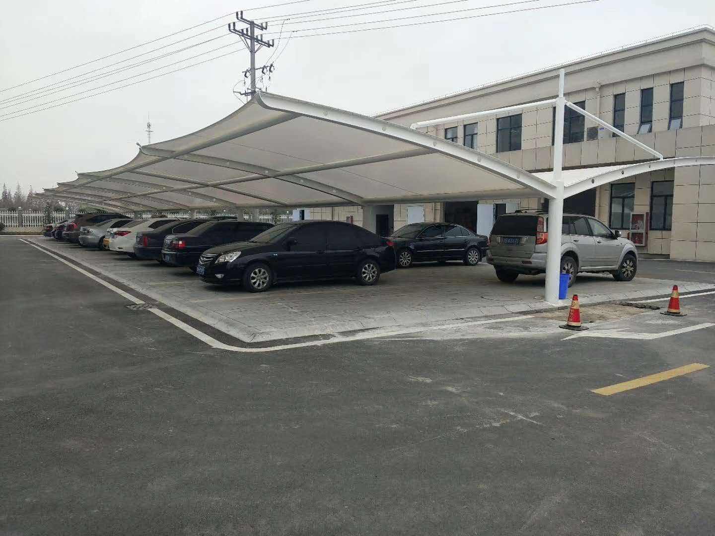 蘇州學(xué)校停車棚安裝_蘇州小區(qū)停車棚_蘇州小區(qū)膜結(jié)構(gòu)車棚_蘇州廣場(chǎng)停車棚訂做