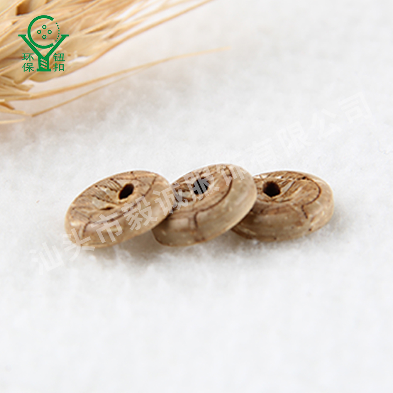 廠家直銷服飾輔料兩眼花紋紐扣 環(huán)保木頭木質(zhì)扣diy兒童裝飾扣子 木質(zhì)扣子