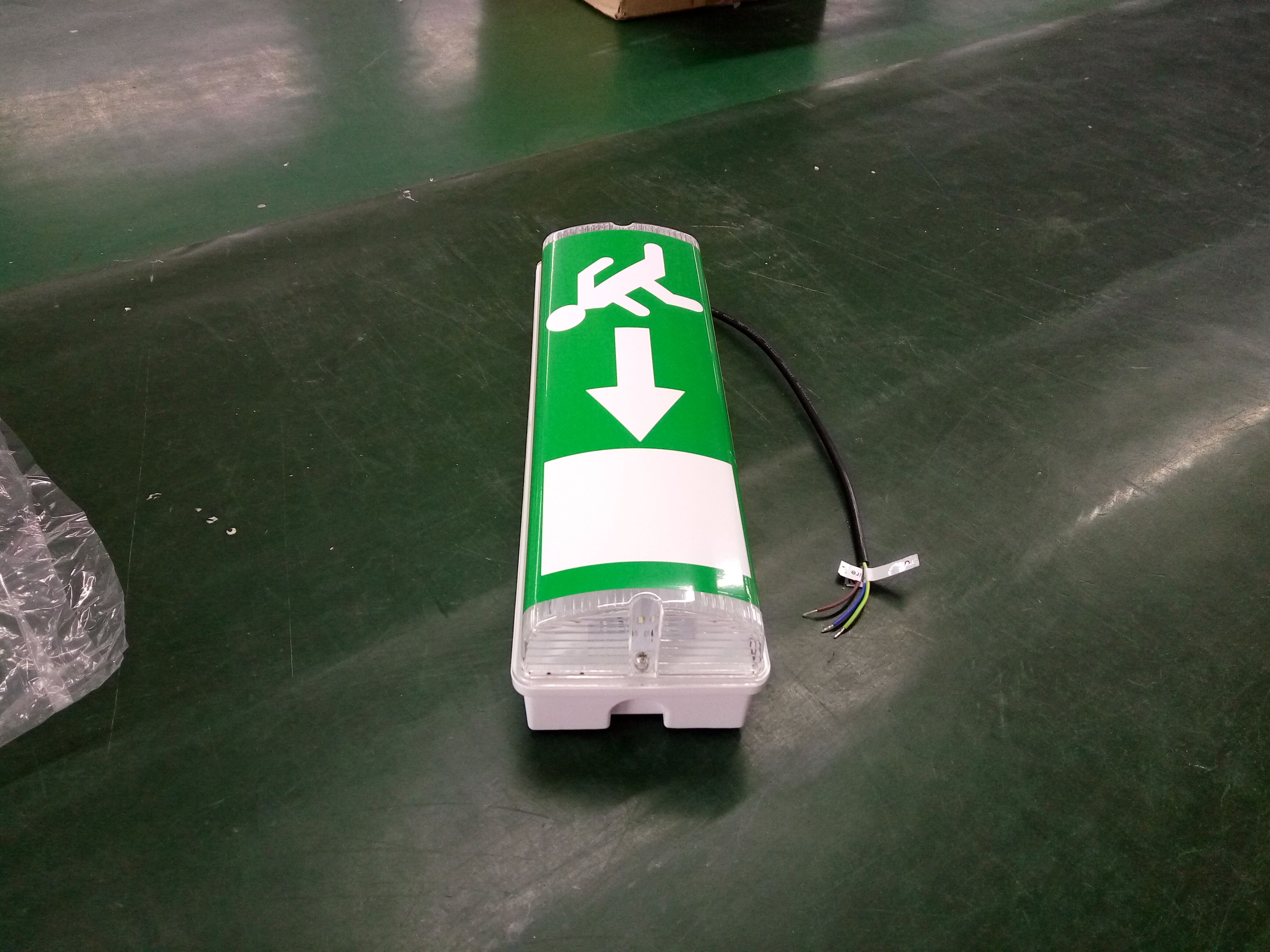 燈管降功率應(yīng)急器T8燈管內(nèi)置應(yīng)急電源停電節(jié)能5W3小時(shí)