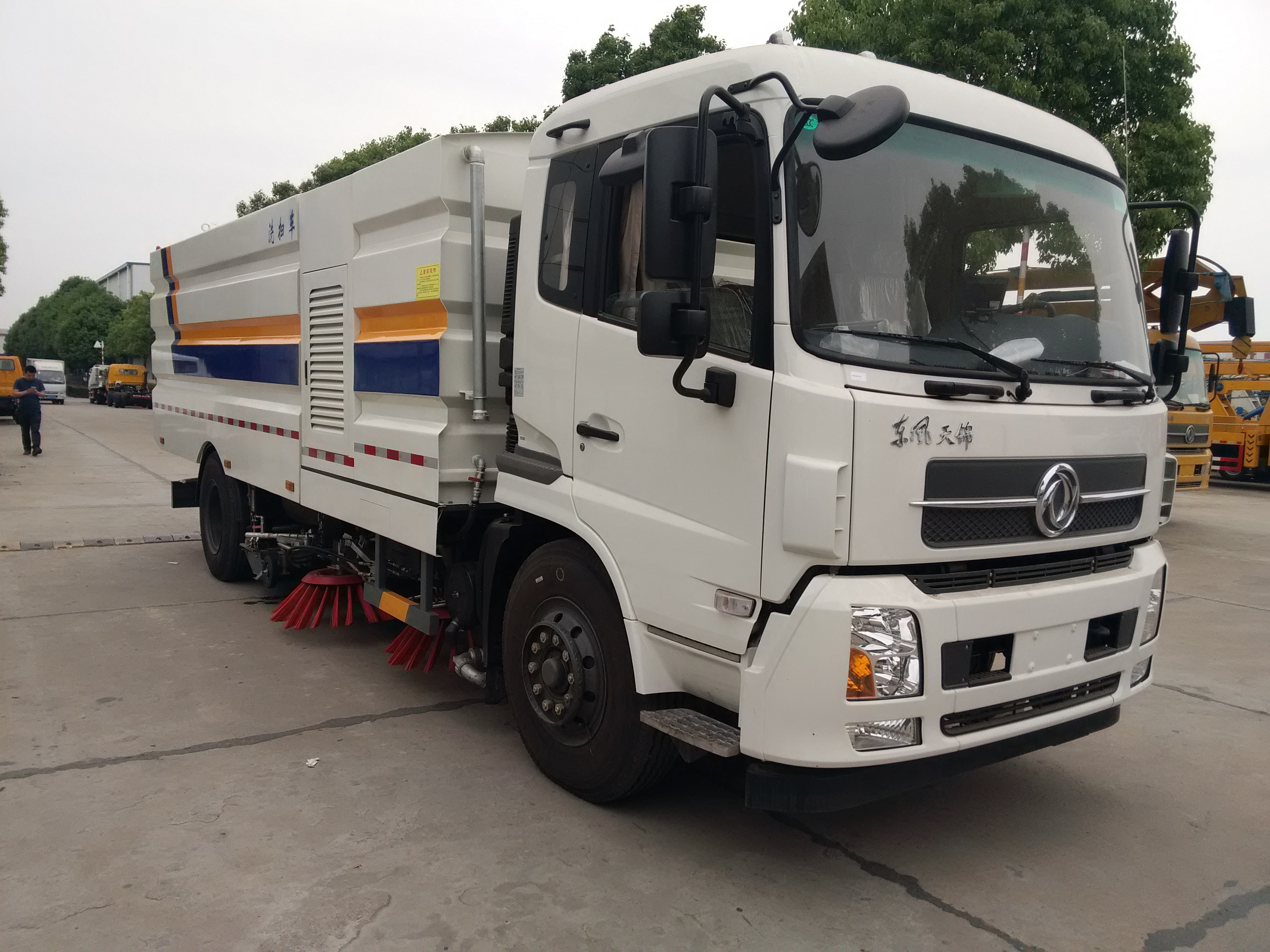 湖北洗掃車廠家直銷  洗掃車供應商 黃石洗掃車公司