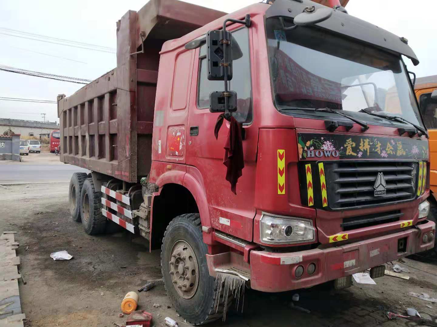 忻州鴻運(yùn)二手車大量出售豪沃自卸車、后八輪