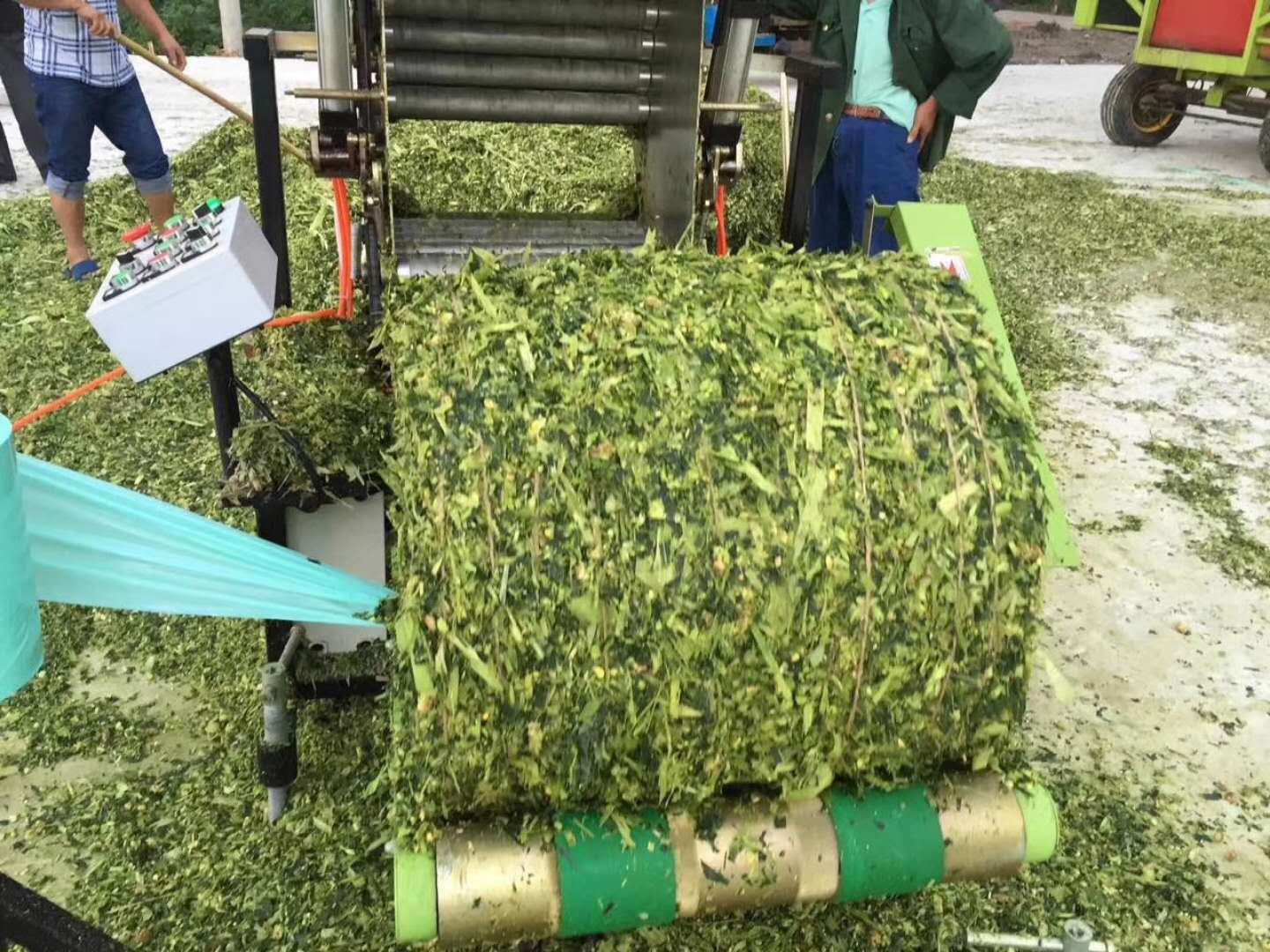 養(yǎng)殖必備青儲(chǔ)打包機(jī) 秸稈打捆機(jī) 打捆包膜機(jī)