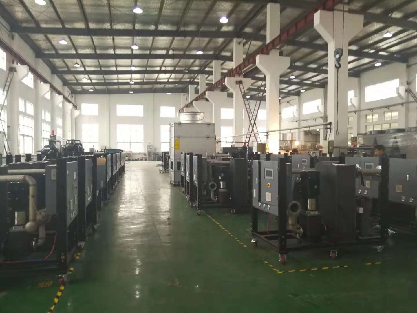 工業(yè)冷水機廠家  焦作冷卻廠家  風(fēng)冷式冷水機