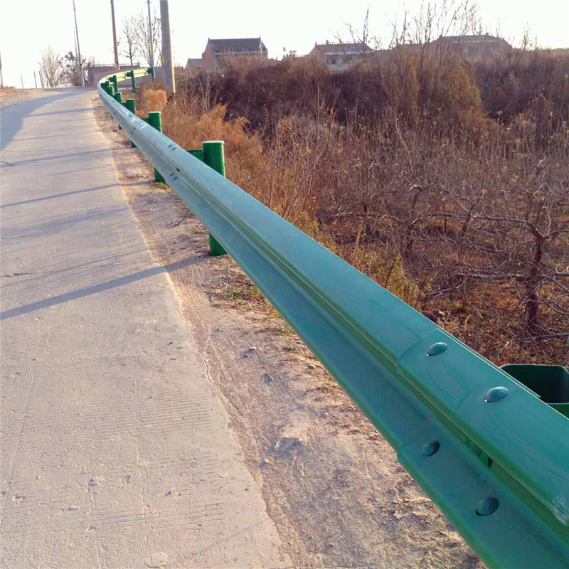 波形護欄廠家直銷多少錢一米-波形護欄板安裝多少錢一米