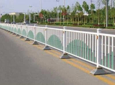日照道路護(hù)欄定制/東營鋅鋼護(hù)欄廠家