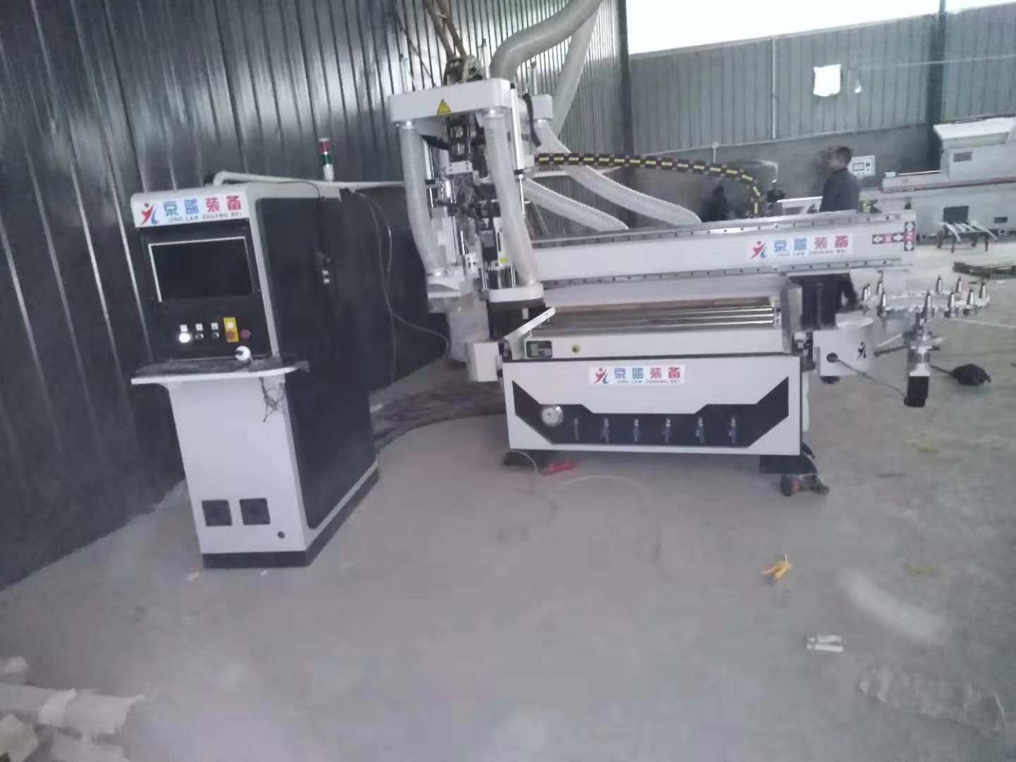 全自動(dòng)數(shù)控開料機(jī)全屋定制高端設(shè)備 圓盤16把刀自動(dòng)換刀加工中心 開料機(jī) 木工雕刻機(jī)