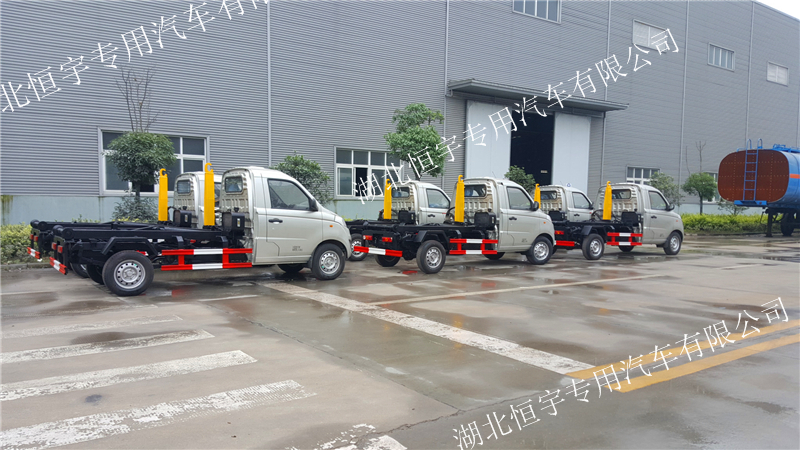福田奧鈴T3勾臂式垃圾車(chē)88馬力國(guó)五排放新車(chē)廠家直銷(xiāo)