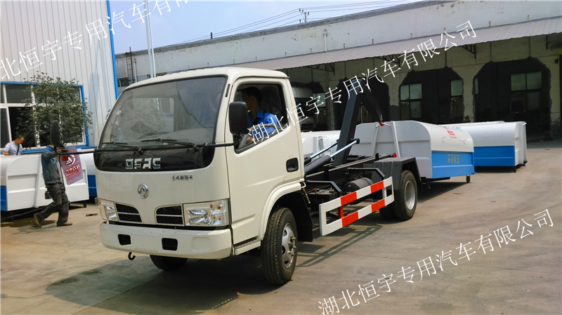 東風福瑞卡勾臂垃圾車濰柴110馬力箱體容積4至6立方新車廠家直銷全國聯(lián)保