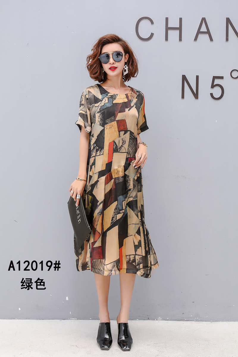 四季太陽花2018夏款連衣裙，大版棉麻連衣裙批發(fā)