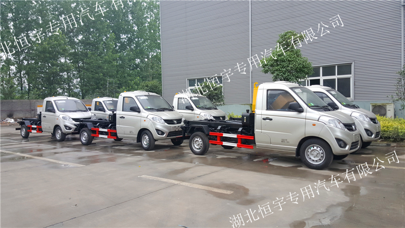 福田奧鈴T3勾臂式垃圾車(chē)88馬力國(guó)五排放新車(chē)廠家直銷(xiāo)