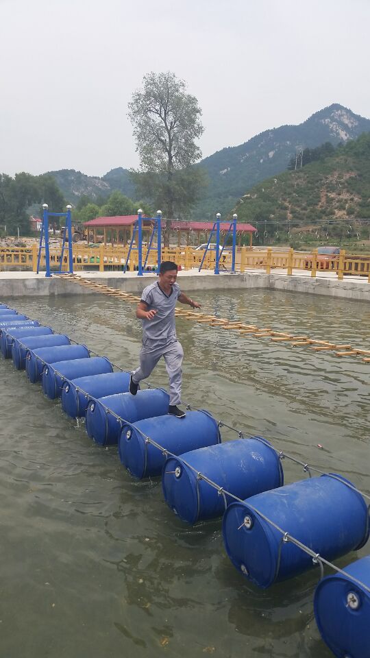 哪里做水上趣橋_水上拓展設施廠家