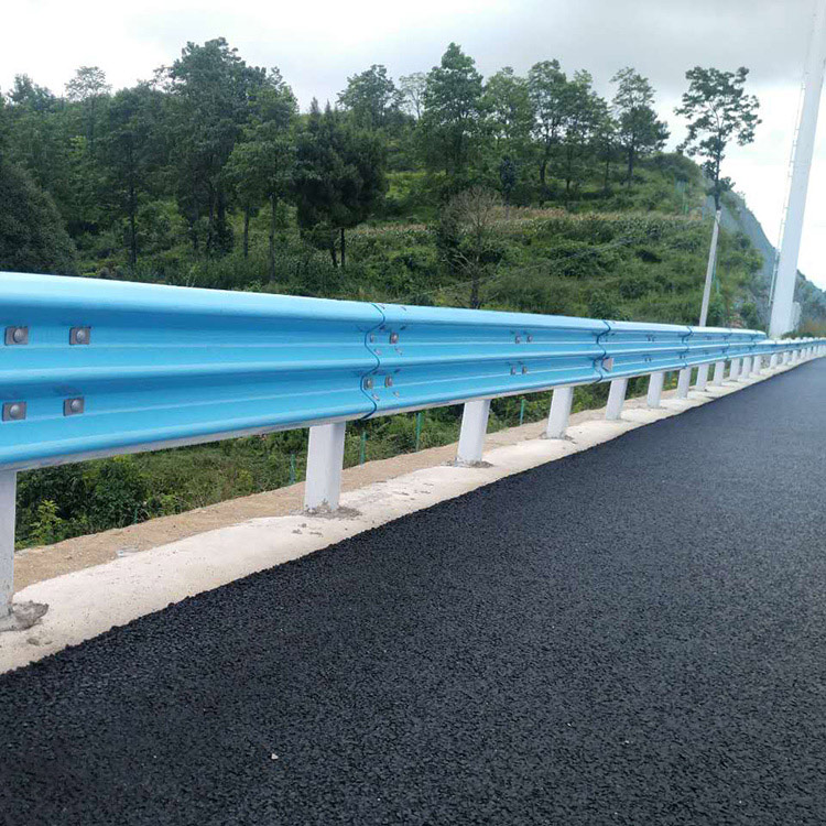 貴州波形護欄廠家供應(yīng)波形護欄高速公路護欄防撞護板提供安裝
