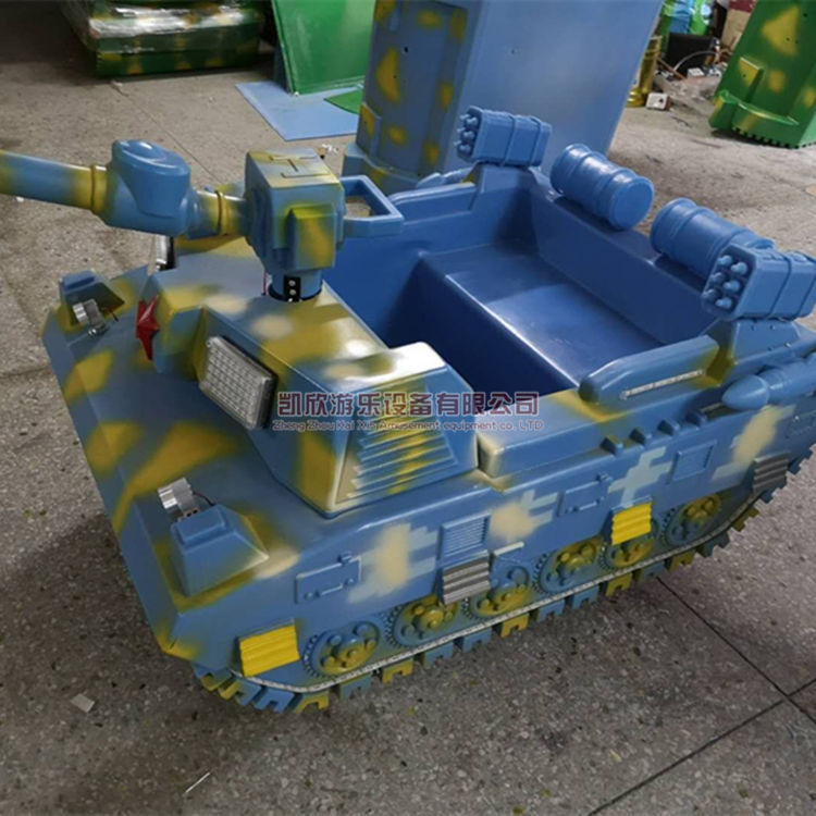 新款兒童迷彩坦克碰碰車帶灑水燈雙人親子電瓶玩具車