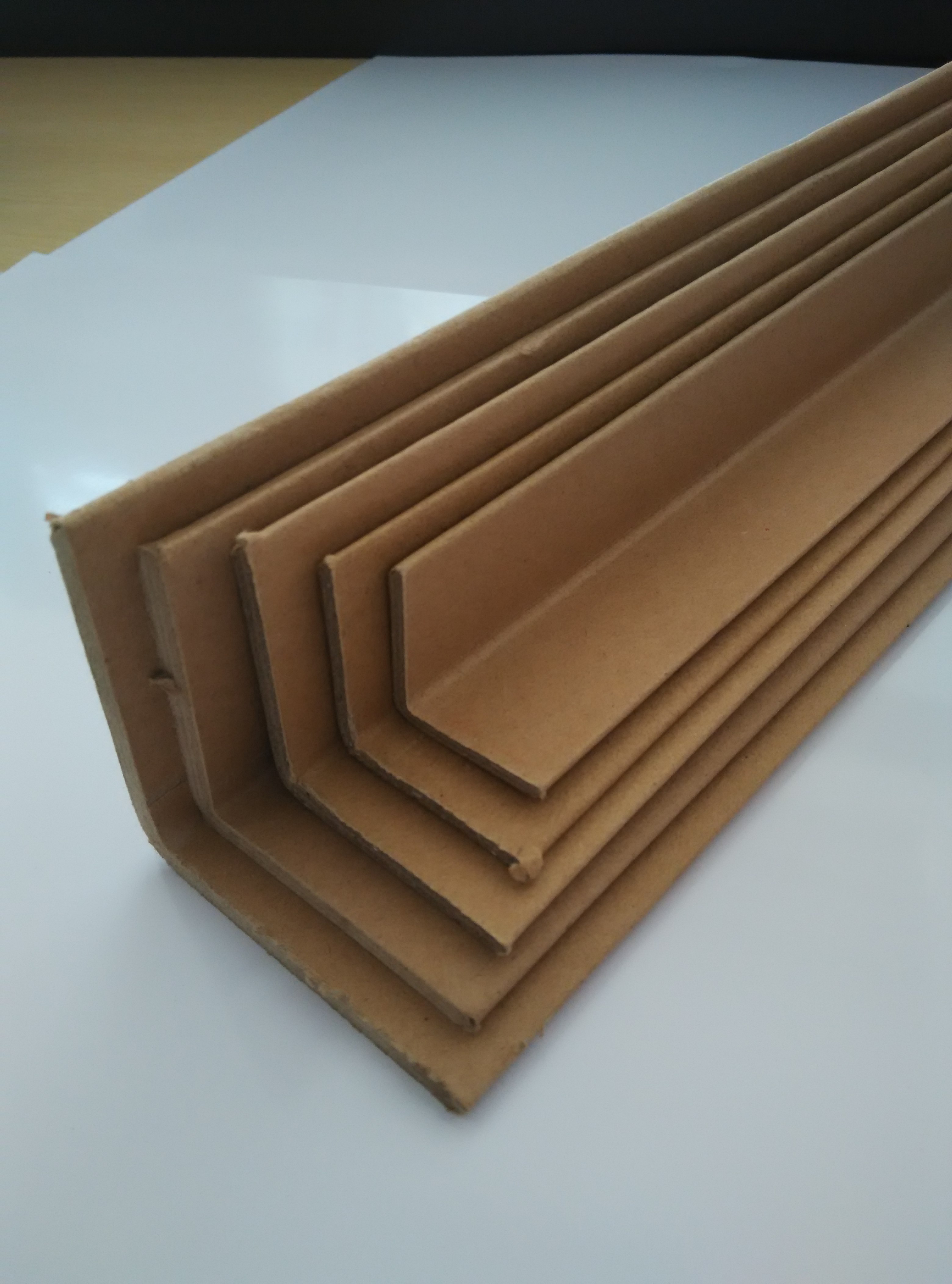 生產(chǎn)高質(zhì)量折彎紙護(hù)角 質(zhì)量好不折裂