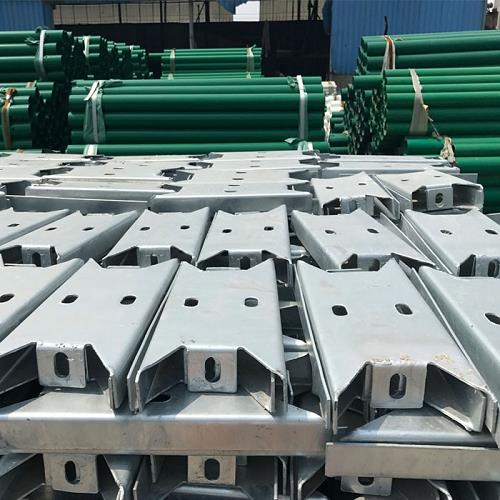 * 防撞公路護欄板