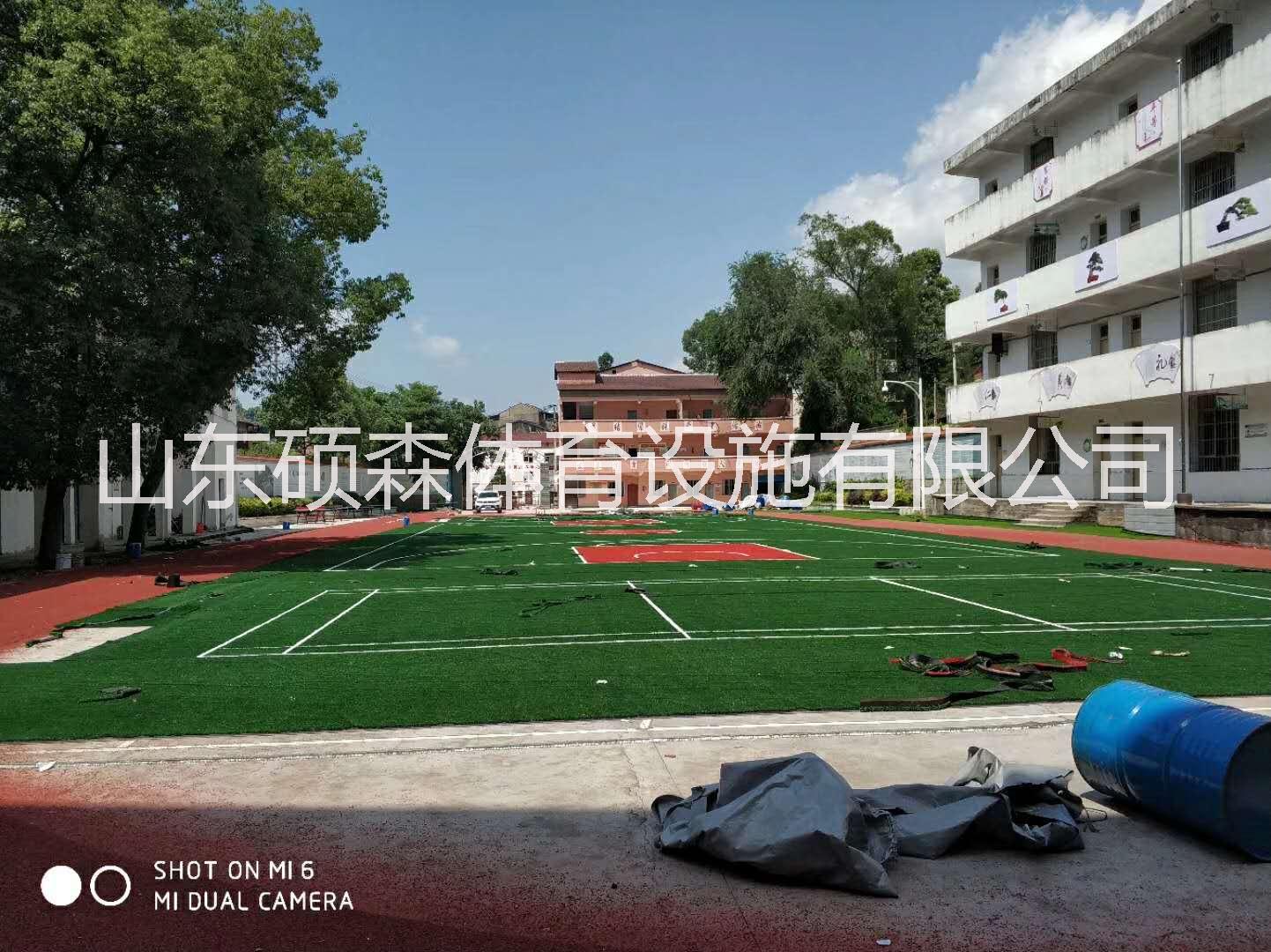 河北黃驊人造草坪籃球場(chǎng)鋪設(shè)