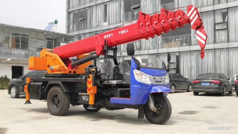 三輪拖拉機(jī)吊車 三輪吊車 拖拉機(jī)吊車 隨車吊車 三輪吊車廠家 三輪車吊車