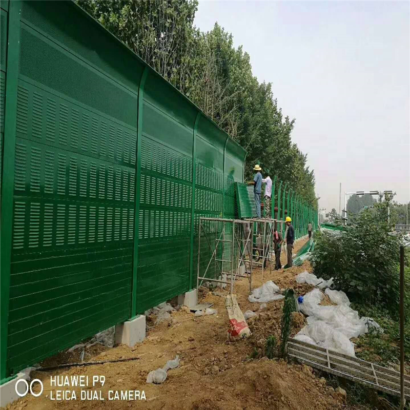 貴州橋梁聲屏障廠家專業(yè)生產(chǎn)百葉金屬聲屏障，透明金屬聲屏障