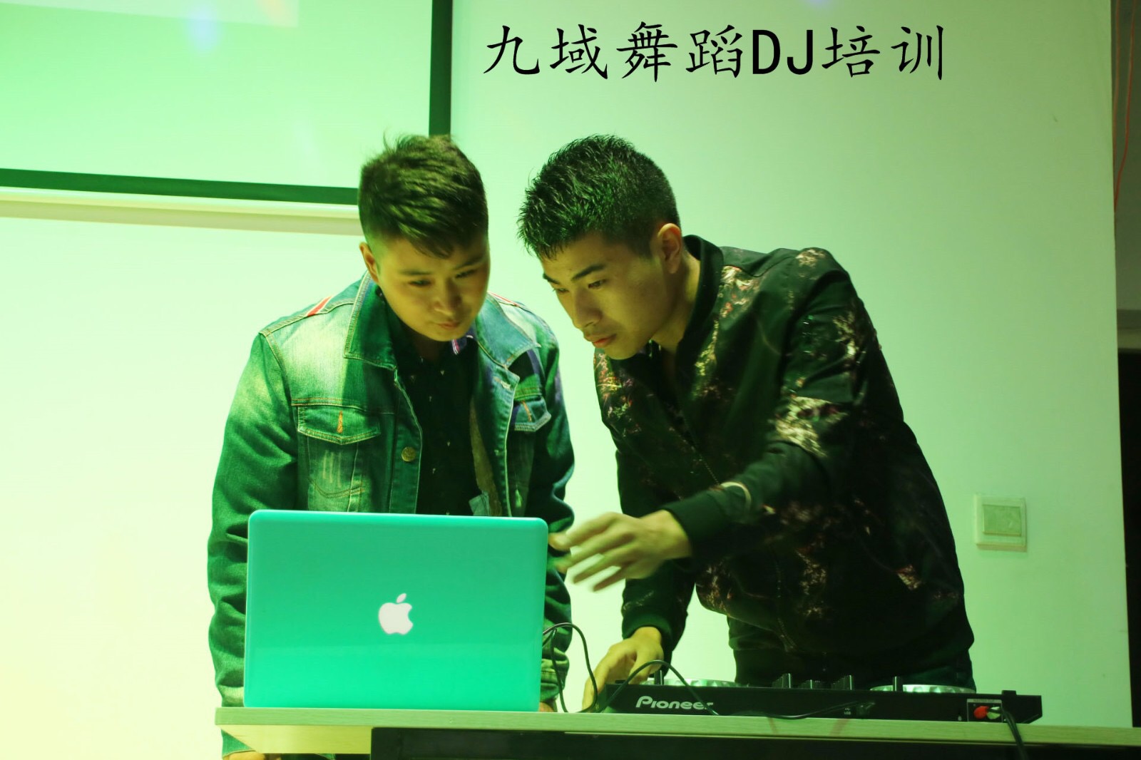 合肥哪里有DJ培訓(xùn)合肥哪里有教DJ合肥DJ培訓(xùn)一對一培訓(xùn)