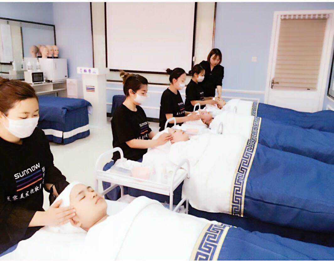 學(xué)美容學(xué)費(fèi)多少錢？