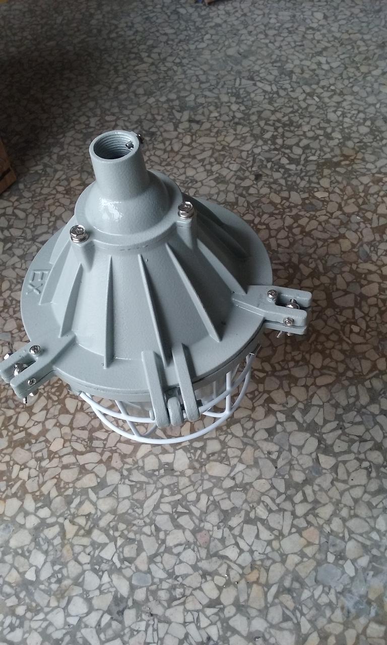 CBB-200煉油廠防爆節(jié)能燈，防爆節(jié)能燈