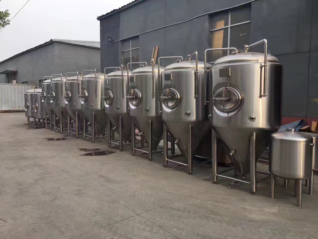 大型啤酒設(shè)備全國(guó)直銷 大型啤酒設(shè)備廠家 大型啤酒設(shè)備價(jià)格 河北大型啤酒設(shè)備 大型啤酒設(shè)備供應(yīng)商