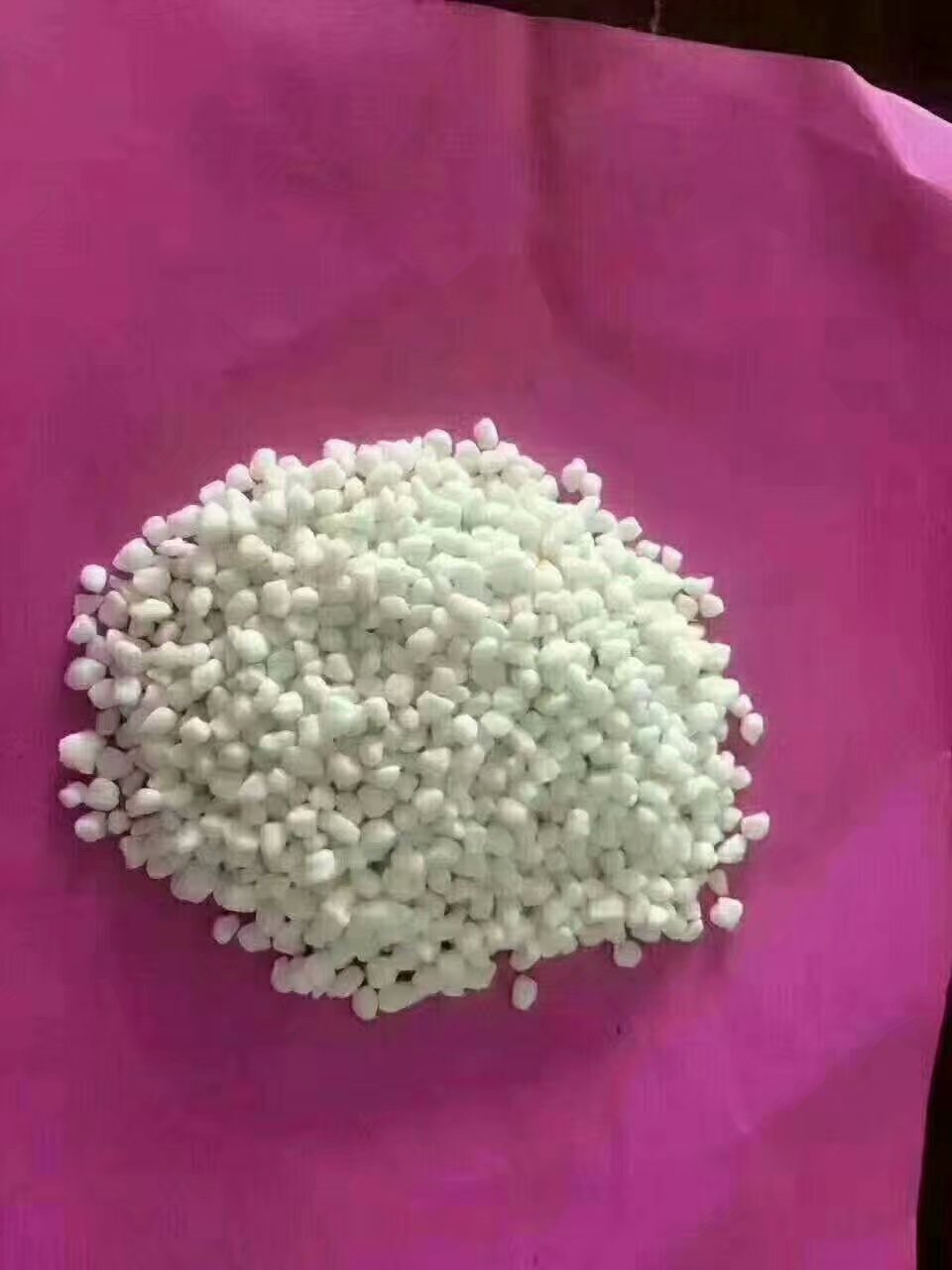 硫銨顆粒、氮肥、出口級(jí)硫銨顆粒，純白色顆粒，硬度高，全水溶
