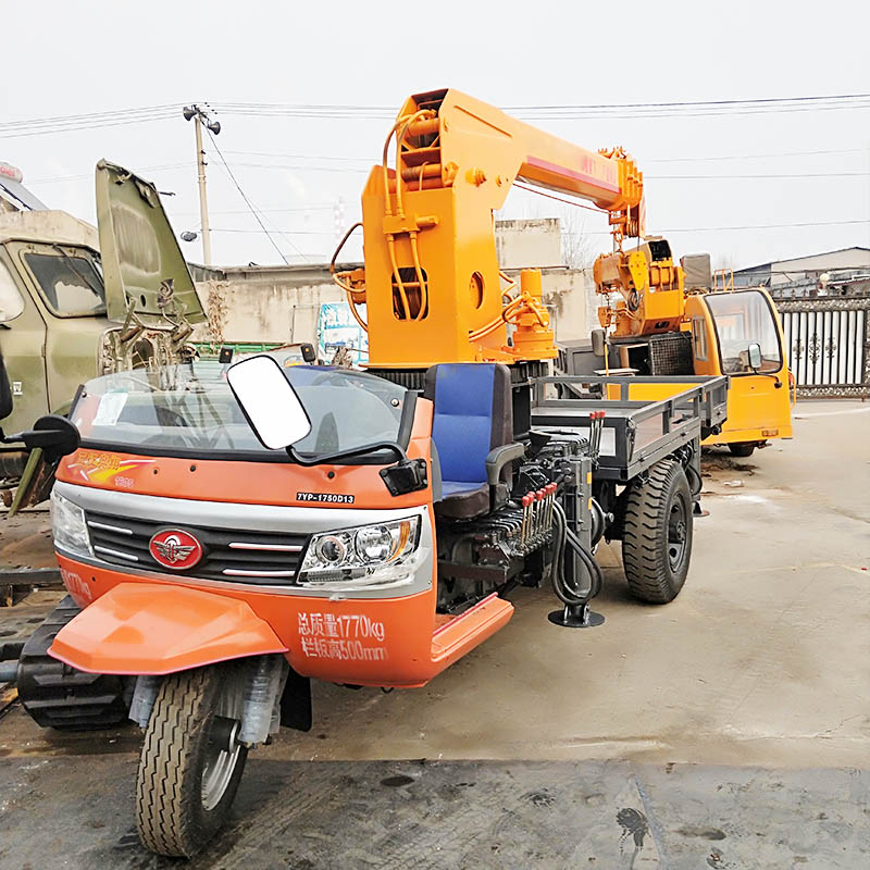 農(nóng)用三輪隨車吊小型自備吊三輪移樹*吊2-5噸三輪隨車吊定做