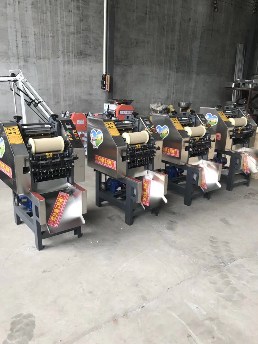 新款蝴蝶面機(jī) 卡通果蔬蝴蝶面機(jī) 小型蝴蝶面機(jī)