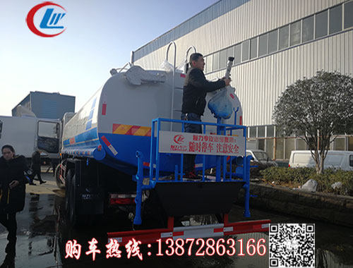 東風(fēng)后八輪21噸大型灑水車138*7286*3166