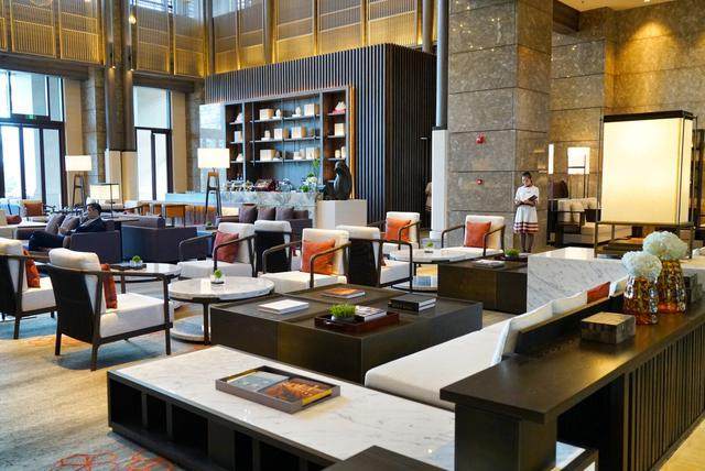 酒店家具廠家 實木酒店家具生產制造廠家華尚實業(yè)集團專業(yè)生產酒店家具