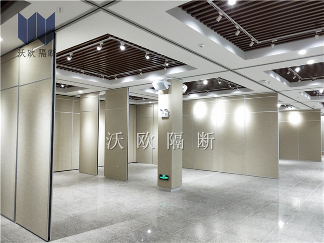 移動(dòng)隔斷屏風(fēng)隔音門(mén)