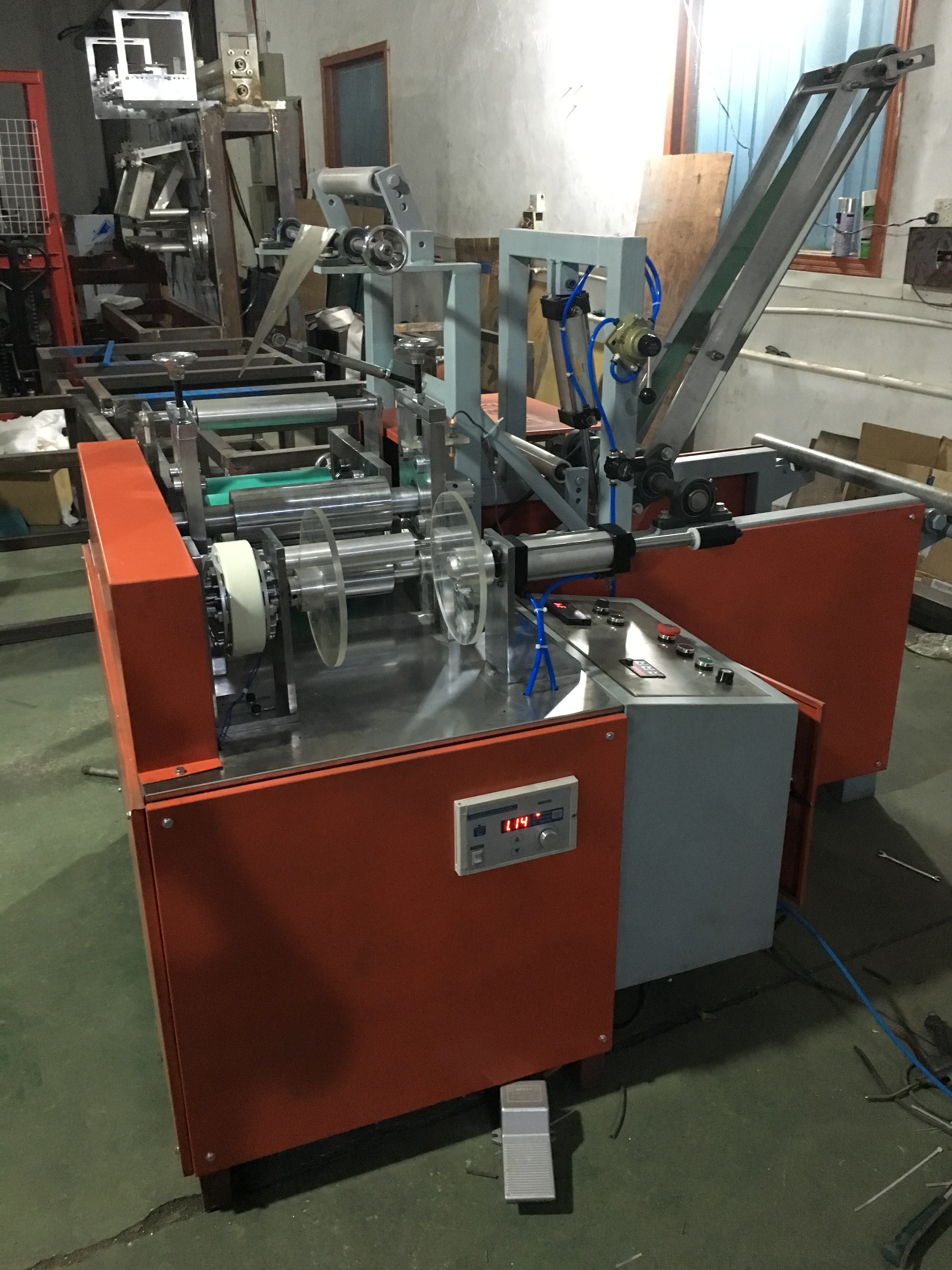 東莞雙馳機械SC-R新型柔巾卷機一次性毛巾機洗臉巾機