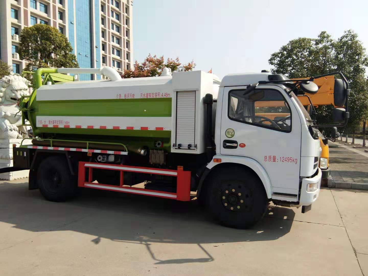 高壓清洗吸污車多少錢 可以上藍(lán)牌的高壓清洗吸污車多少錢