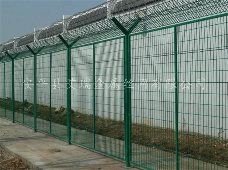 監(jiān)獄外圍護欄網(wǎng)-監(jiān)獄外圍隔離網(wǎng)-監(jiān)獄外圍鋼網(wǎng)墻不同點