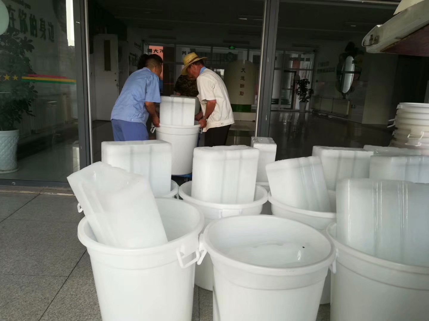 山東優(yōu)質(zhì)工業(yè)降溫冰塊，冰力十足_冰塊廠家直銷