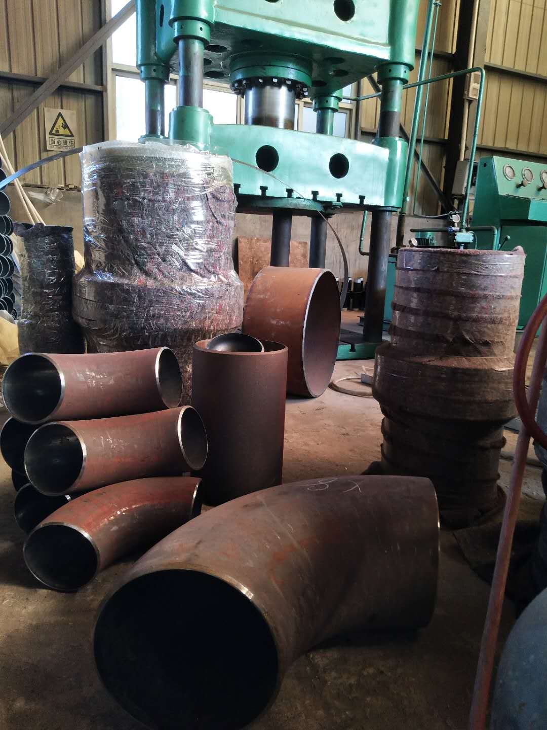 新品絕緣接頭 新品絕緣接頭絕緣法蘭 現(xiàn)貨供應(yīng)廠家 各種設(shè)備齊全 外螺絲扣絕緣接頭 絕緣接頭用途 絕緣接頭現(xiàn)貨