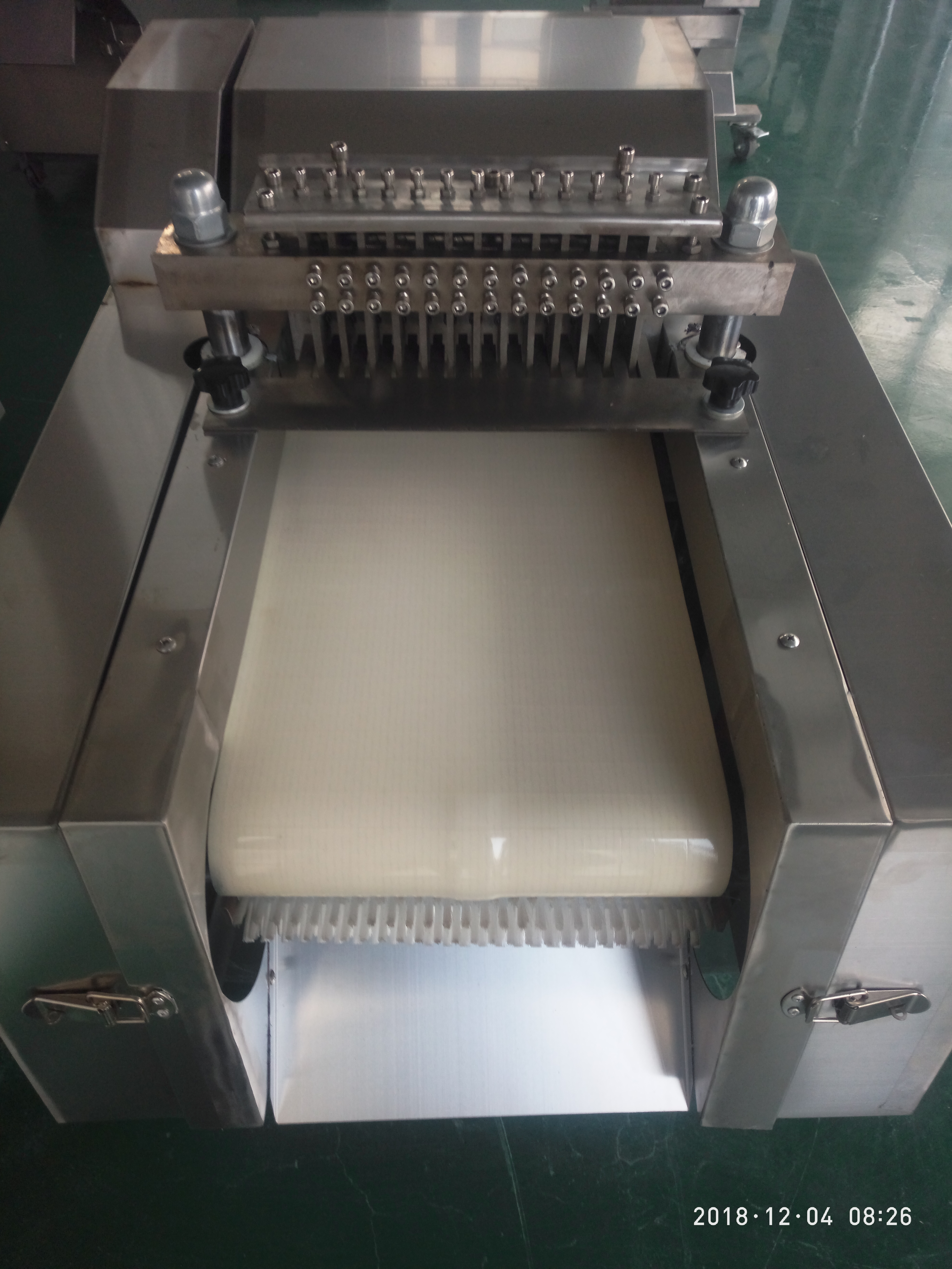 自動(dòng)剁肉機(jī) 剁雞塊機(jī) 紅繞肉切塊