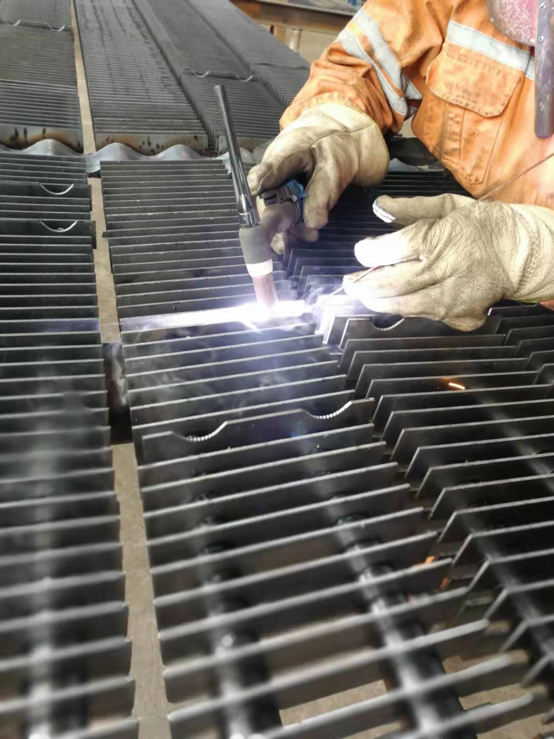 翅型管供應商批發(fā) H型翅形管 結(jié)構(gòu)新穎 性能優(yōu)良設計合理H型翅形管