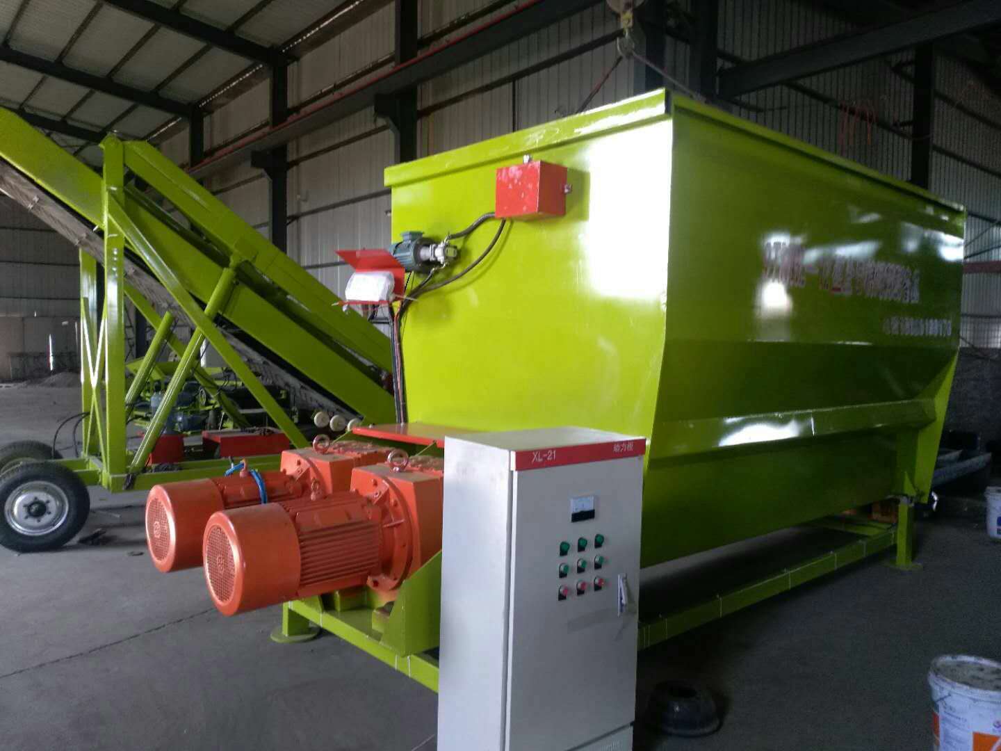 12立方雙軸飼料制備機(jī)攪拌機(jī)